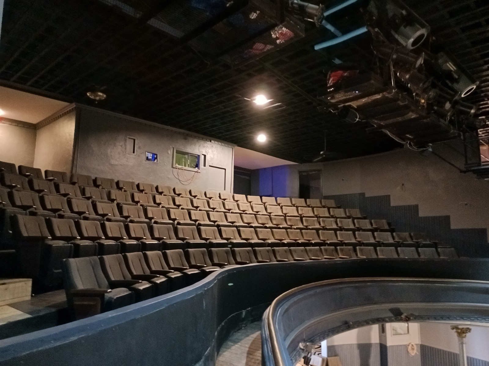 A large auditorium with rows of seats in it.